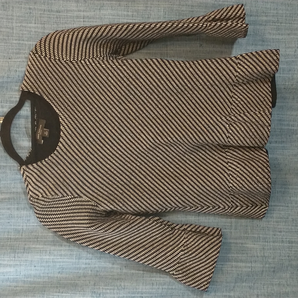 Ann Taylor petite flare lblack and white top